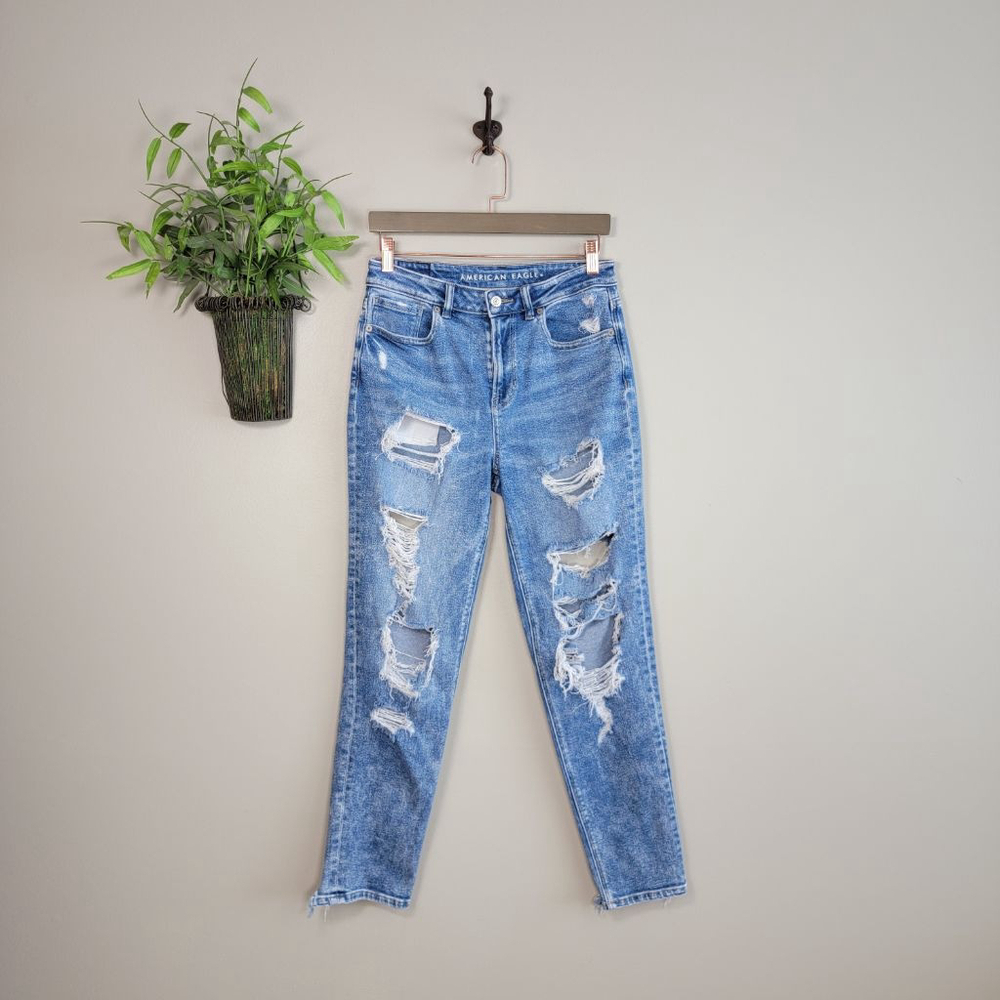 American Eagle Mom Jeans Tapered Leg Hi Rise Ripped Destroyed Medium Blue AE 2